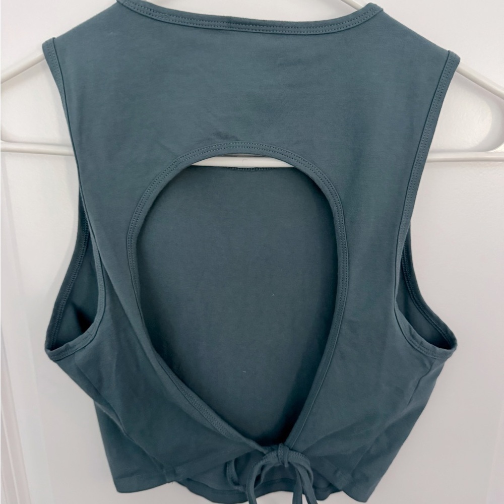 Aritzia Sunday Best Backless Tank Size Small - Picture 5 of 5